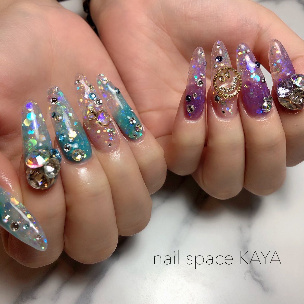 夏 オールシーズン ハンド グラデーション ビジュー Nailspacekayaのネイルデザイン No ネイルブック