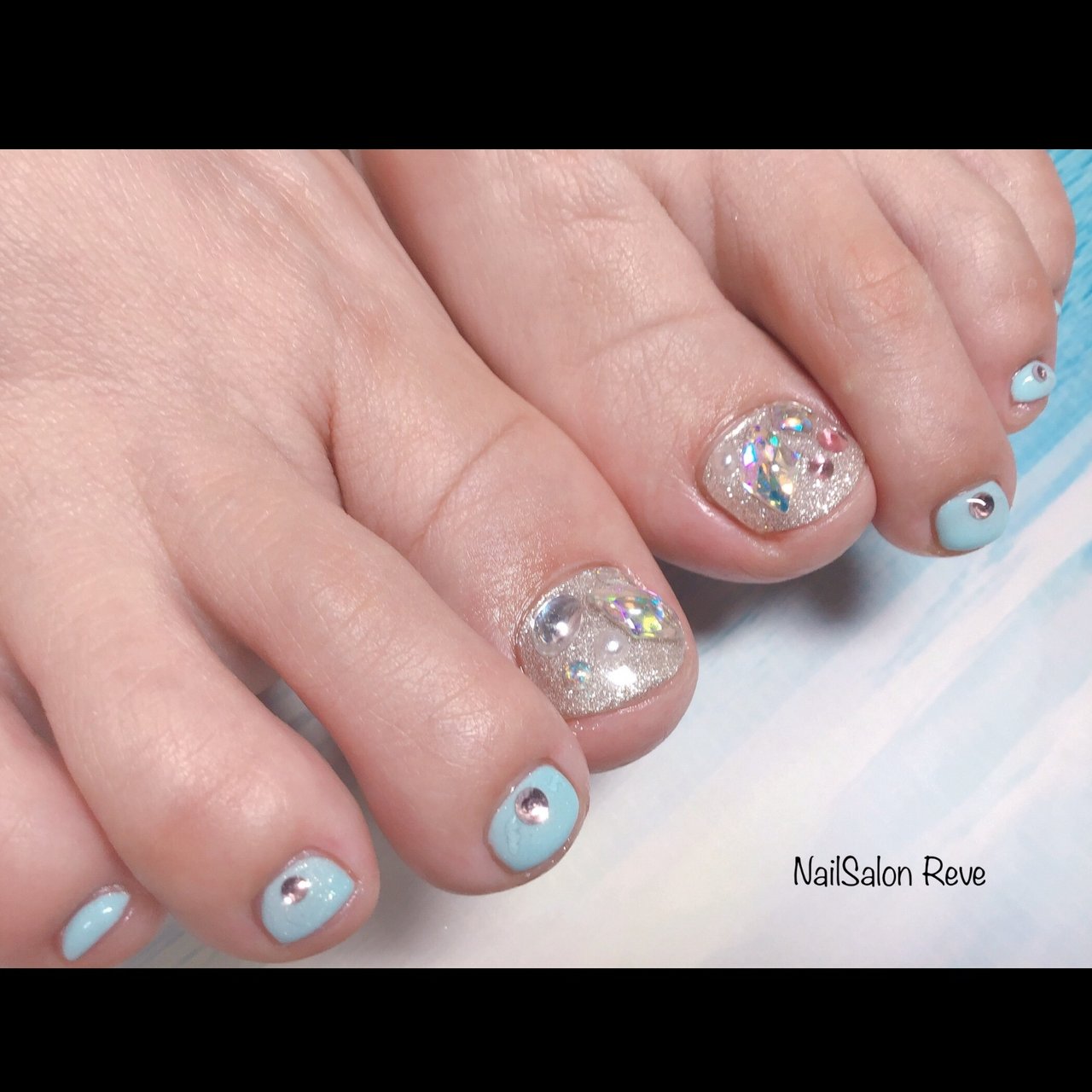 夏 海 リゾート ビジュー 水色 Nail Salon Reveのネイルデザイン No ネイルブック
