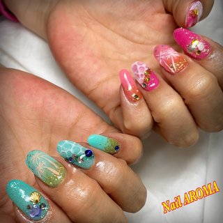 #アシンメトリーネイル #アシメ#カラフル#夏ネイル#ハデネイル #派手ネイル #リゾート #目立ちネイル#ピンク #ミント#ヤシの木#海 #波模様 #夏 #海 #リゾート #ハンド #水滴 #デコ #マリン #ミディアム #ピンク #ターコイズ #ブルー #ジェルネイル #お客様 #aro #ネイルブック