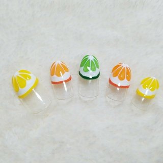 #7月定額デザイン カラーチェンジ可能です。 #夏 #ハンド #変形フレンチ #フルーツ #ミディアム #オレンジ #イエロー #グリーン #ジェルネイル #ネイルチップ #nailaulii #ネイルブック