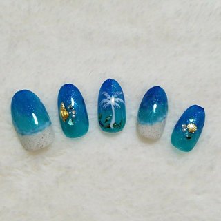 #7月定額デザイン カラーチェンジ可能です。 #夏 #旅行 #海 #リゾート #ハンド #グラデーション #たらしこみ #ミディアム #ベージュ #ブルー #ネイビー #ジェルネイル #ネイルチップ #nailaulii #ネイルブック