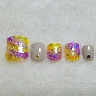 #7月定額デザイン カラーチェンジ可能です。 #夏 #海 #リゾート #浴衣 #フット #グラデーション #ホログラム #ワンカラー #ミディアム #イエロー #パープル #グレージュ #ジェルネイル #ネイルチップ #nailaulii #ネイルブック