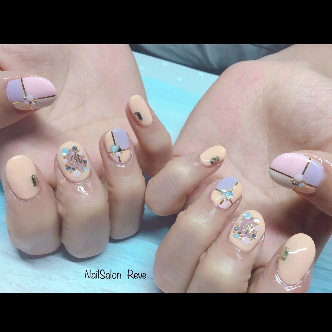 オールシーズン ハンド ワンカラー イニシャル くりぬき Nail Salon Reveのネイルデザイン No ネイルブック