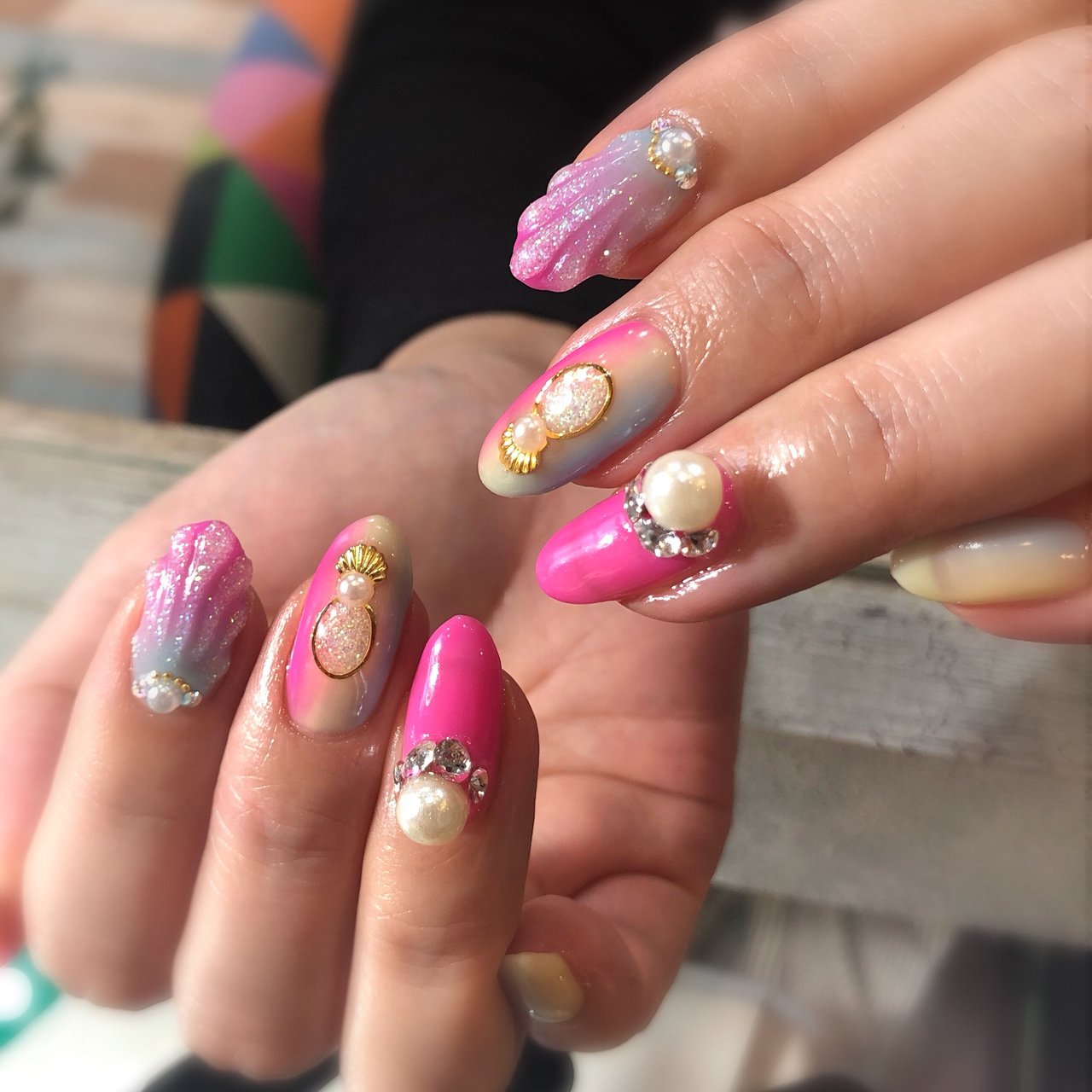 ハンド 人魚の鱗 ミディアム カラフル ジェル 宮城県 石巻 ロージーネイル Rosy Nail Pupuu Rosyのネイル デザイン No ネイルブック