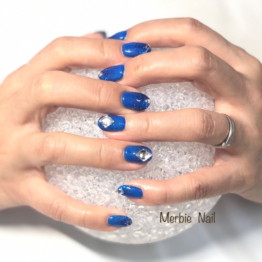 夏 ハンド ラメ ミディアム ブルー Merbie Nailのネイルデザイン No ネイルブック