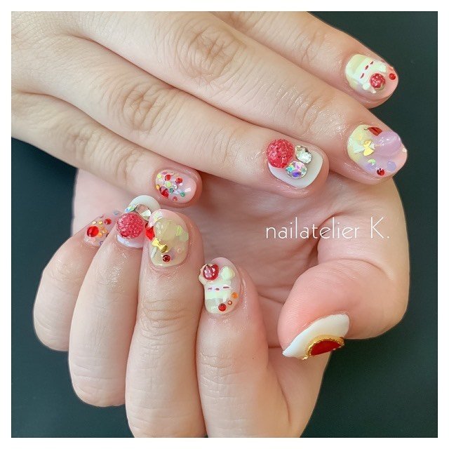 ハンド ワンカラー ビジュー スイーツ フルーツ Nailatelier Kのネイルデザイン No ネイルブック