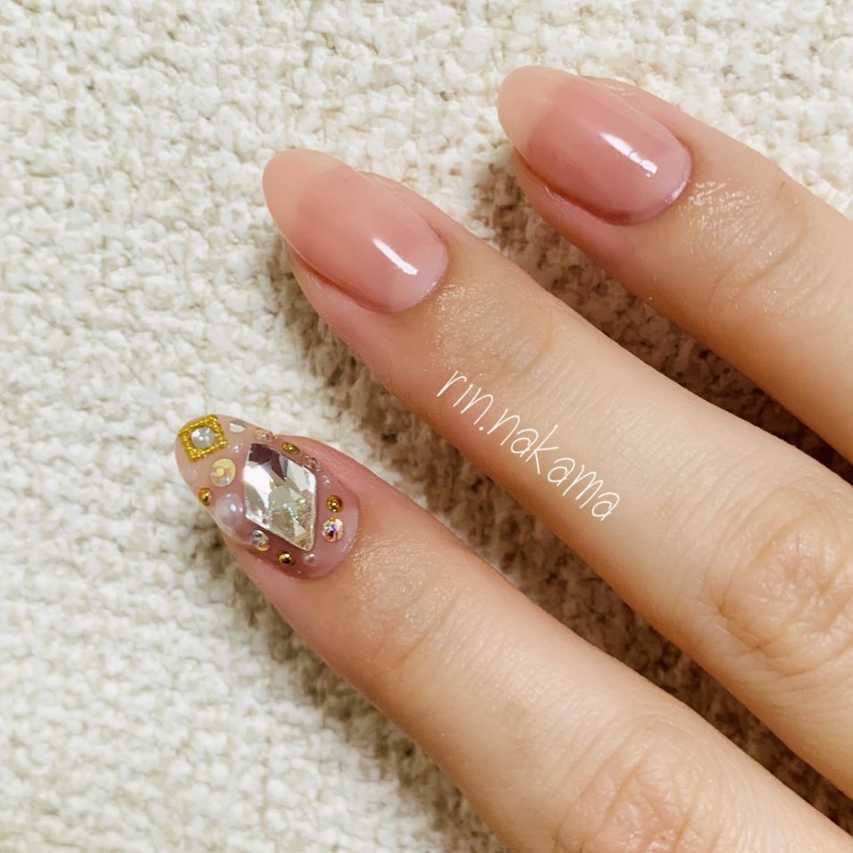 オールシーズン ハンド シンプル ビジュー ミディアム Yuan Rinnail のネイルデザイン No ネイルブック