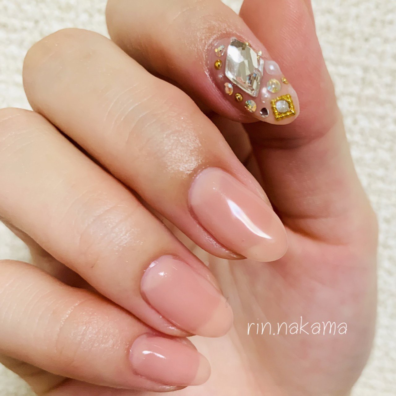 オールシーズン ハンド シンプル ビジュー ミディアム Yuan Rinnail のネイルデザイン No ネイルブック