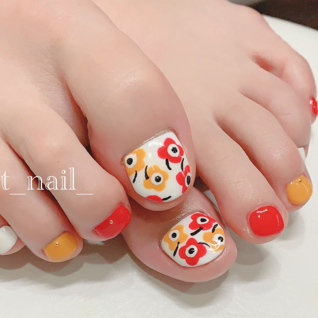 夏 オールシーズン フット フラワー ショート Reflet Nail ルフレ のネイルデザイン No 4424500 ネイルブック