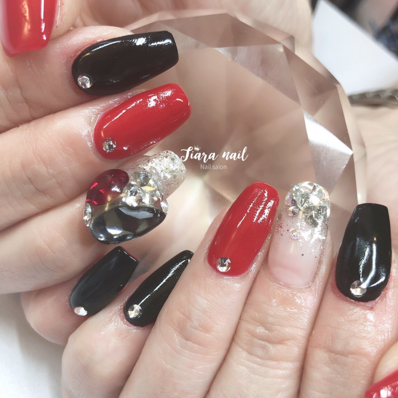 オールシーズン パーティー 女子会 ハンド グラデーション 𝐭𝐢𝐚𝐫𝐚𝐧𝐚𝐢𝐥 ティアラネイルのネイル デザイン No ネイルブック