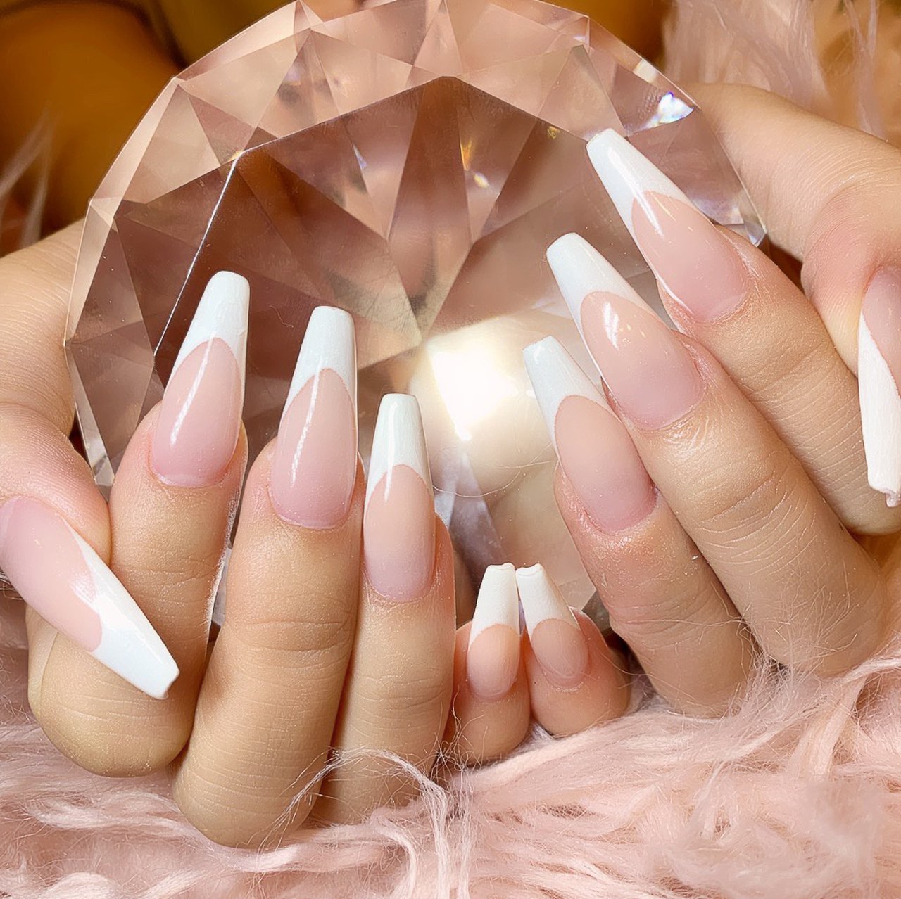 オールシーズン 成人式 ブライダル パーティー ハンド Emu Nail エミューネイル のネイルデザイン No ネイルブック