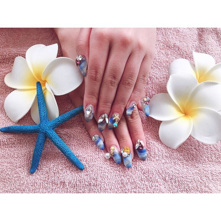 夏 ハンド ミディアム ホワイト 水色 Ayakaのネイルデザイン No ネイルブック