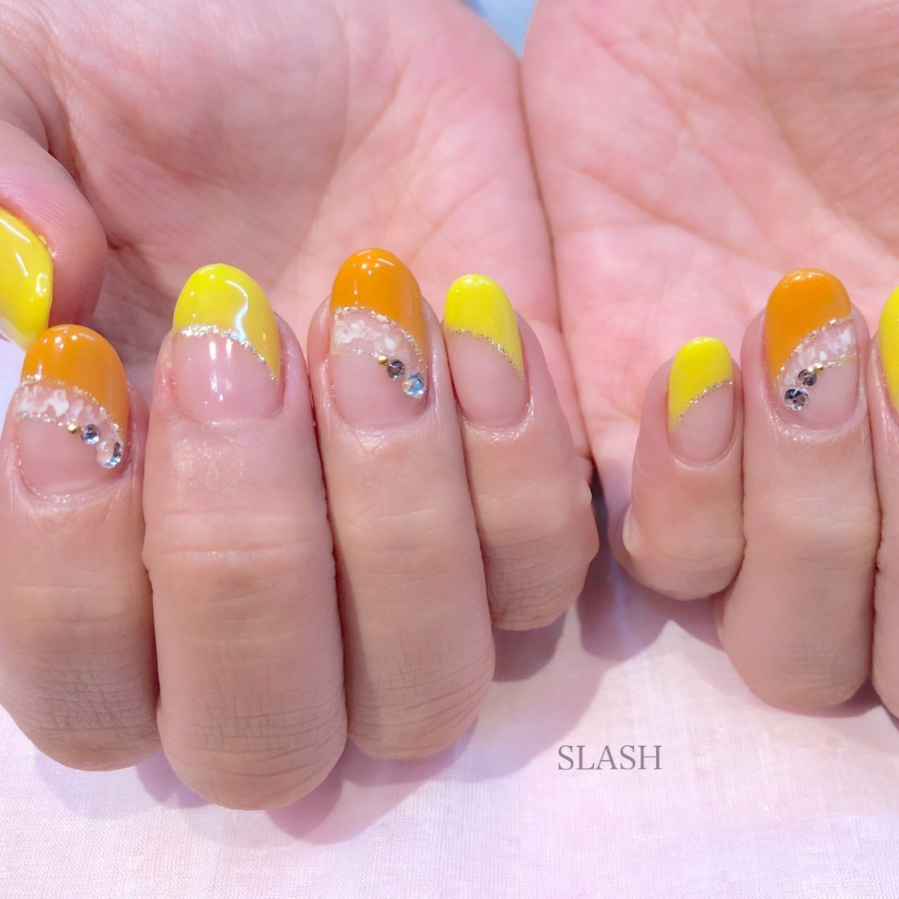 夏 ハンド 変形フレンチ ミディアム オレンジ Slash Nail Tsukiyamaのネイルデザイン No ネイルブック