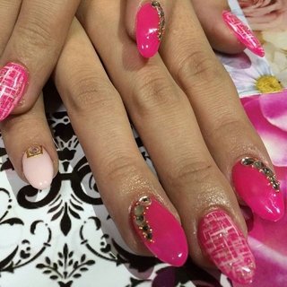 だいぶ前の #お客様ネイル #ジェルネイル 
#ツィードネイル #ピンクネイル 
#安城ネイル #自宅ネイルサロン 
#アートし放題 #5000円 
#長さだし+2000円 #夏 #秋 #冬 #卒業式 #ハンド #ビジュー #ワンカラー #ツイード #ロング #ホワイト #ピンク #シルバー #ジェルネイル #お客様 #BELINDA2416 #ネイルブック