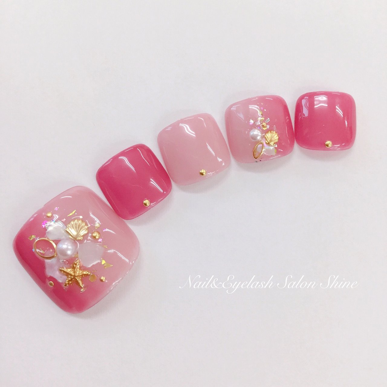 夏 フット グラデーション ワンカラー シェル Nail Eyelash Salon Shineのネイルデザイン No 4448145 ネイル ブック