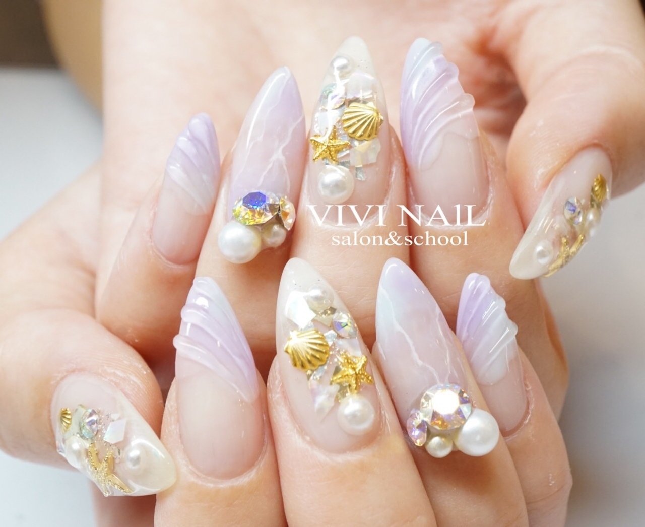 夏 旅行 海 リゾート 変形フレンチ Vivi Nail Eyelashのネイルデザイン No ネイルブック