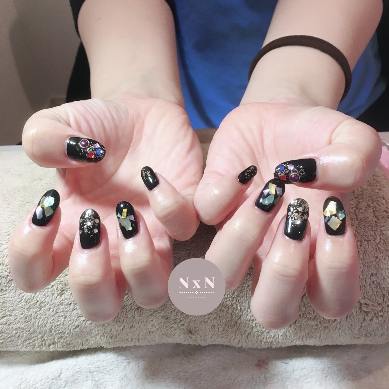 夏 オールシーズン ハンド ラメ シェル Nail Salon N N Naoのネイルデザイン No ネイルブック