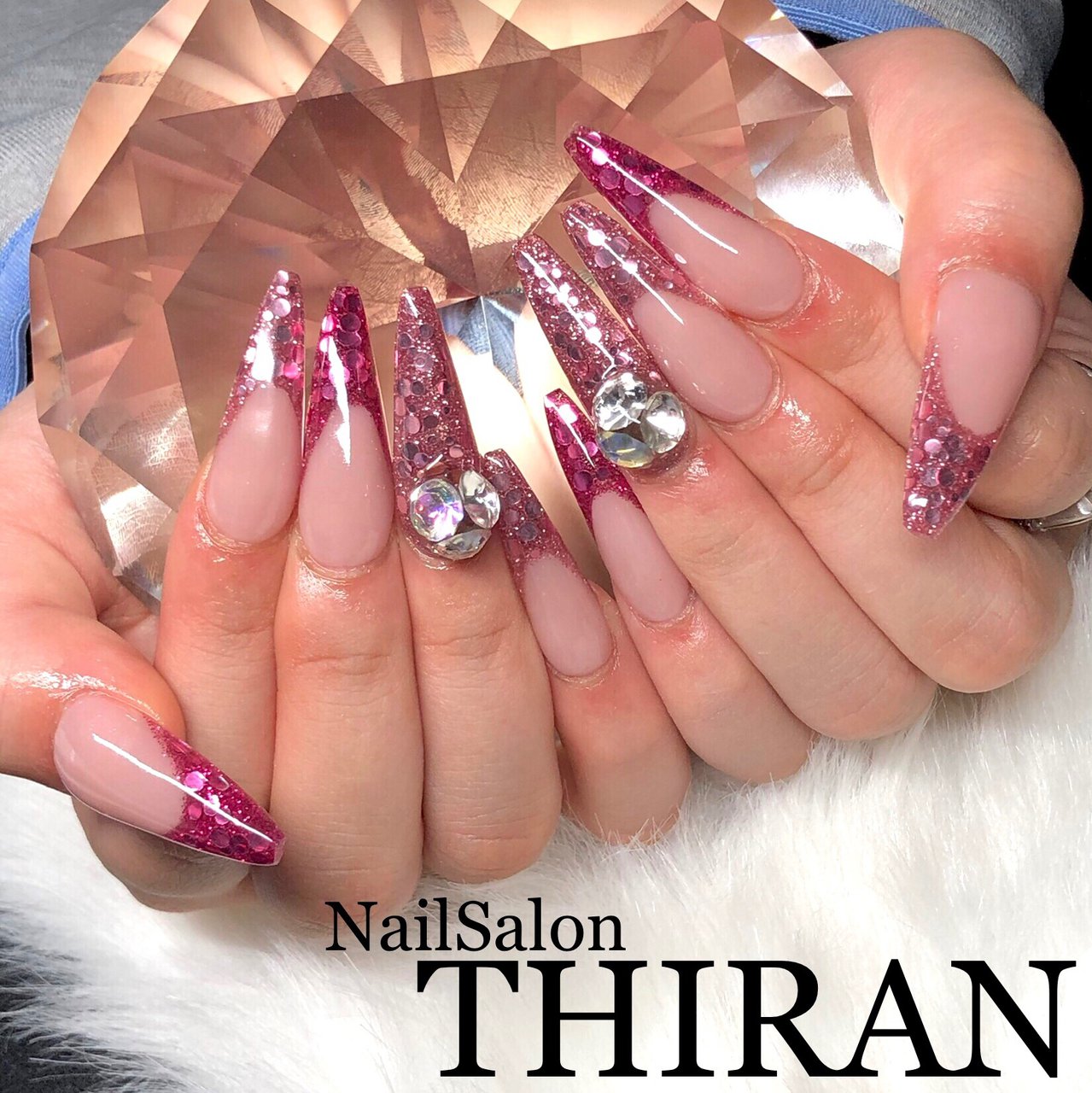 オールシーズン ハンド シンプル フレンチ ビジュー Nailsalon Thiranのネイルデザイン No ネイルブック