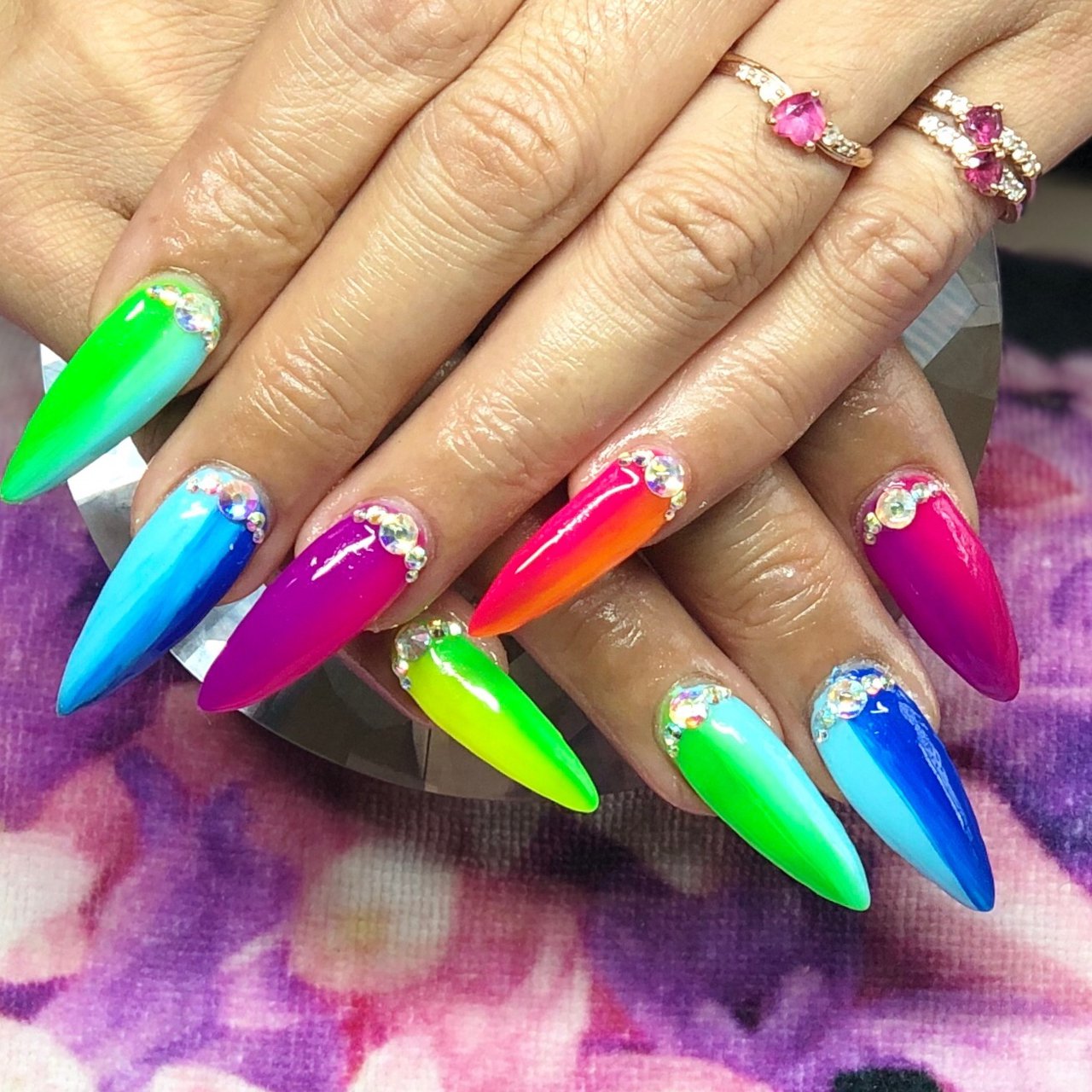 スカルチュラ ガイコチュ ソフビ ネオンカラー 夏/ハンド/ロング/ネオンカラー/スカルプチュア - 💋KINGDOM