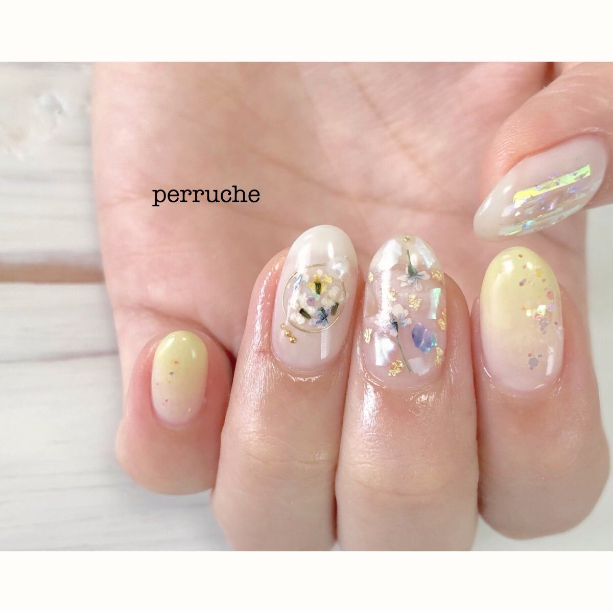 オールシーズン 成人式 オフィス ブライダル ハンド 𝚗𝚊𝚒𝚕 𝚜𝚊𝚕𝚘𝚗 𝚙𝚎𝚛𝚛𝚞𝚌𝚑𝚎 ﾍﾟﾙｰｼｭ 𓅪のネイルデザイン No ネイルブック