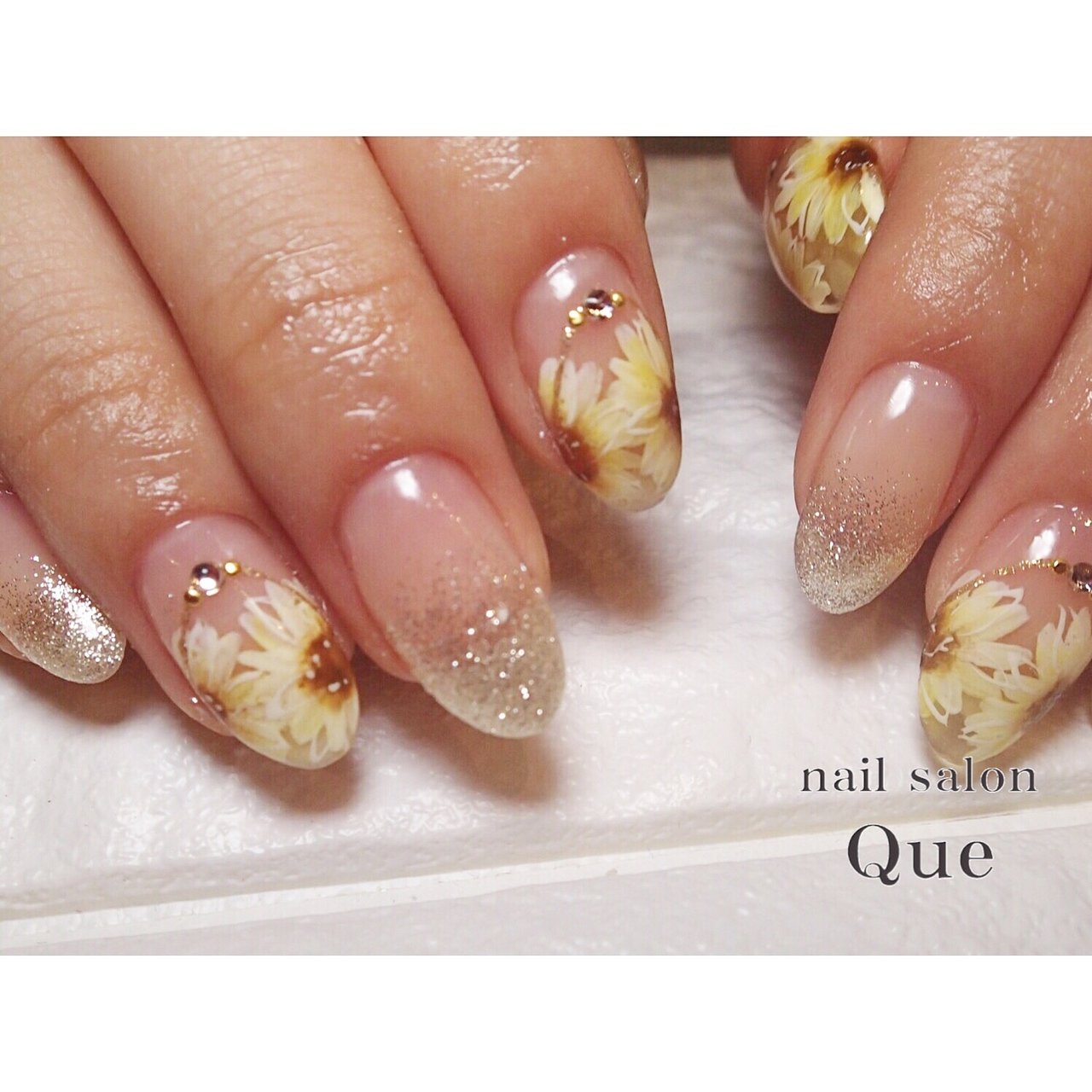 夏 ハンド ホワイト イエロー シルバー Nailsalonqueのネイルデザイン No ネイルブック