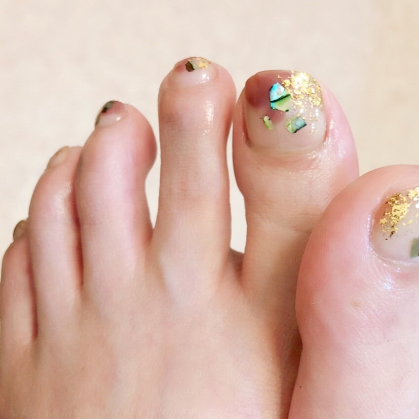 オールシーズン フット ニュアンス ブラウン ゴールド Nailsalon Nico のネイルデザイン No ネイルブック