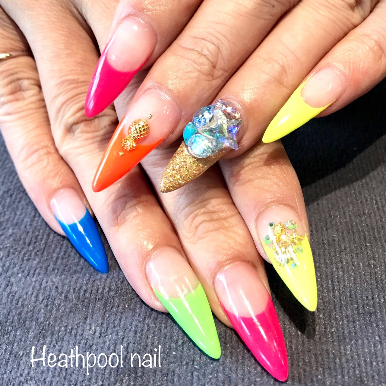 夏 ハンド フレンチ ビジュー ネオンカラー Heathpoolnailのネイルデザイン No ネイルブック