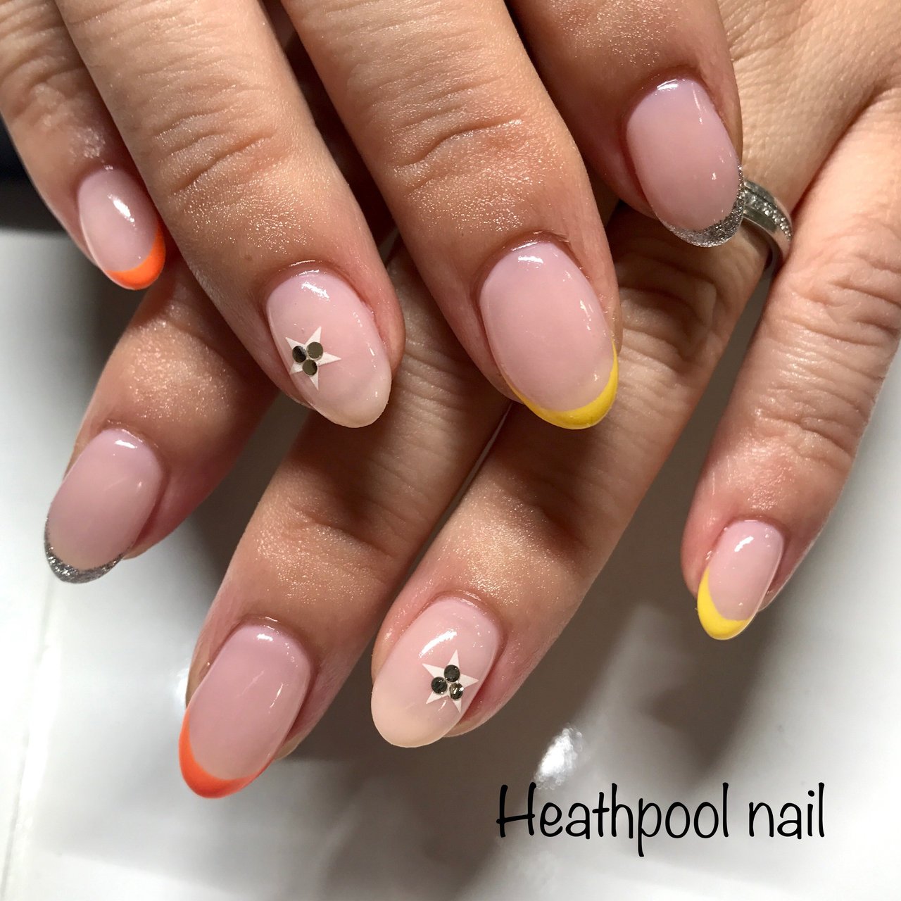 ハンド フレンチ 星 オレンジ イエロー Heathpoolnailのネイルデザイン No ネイルブック