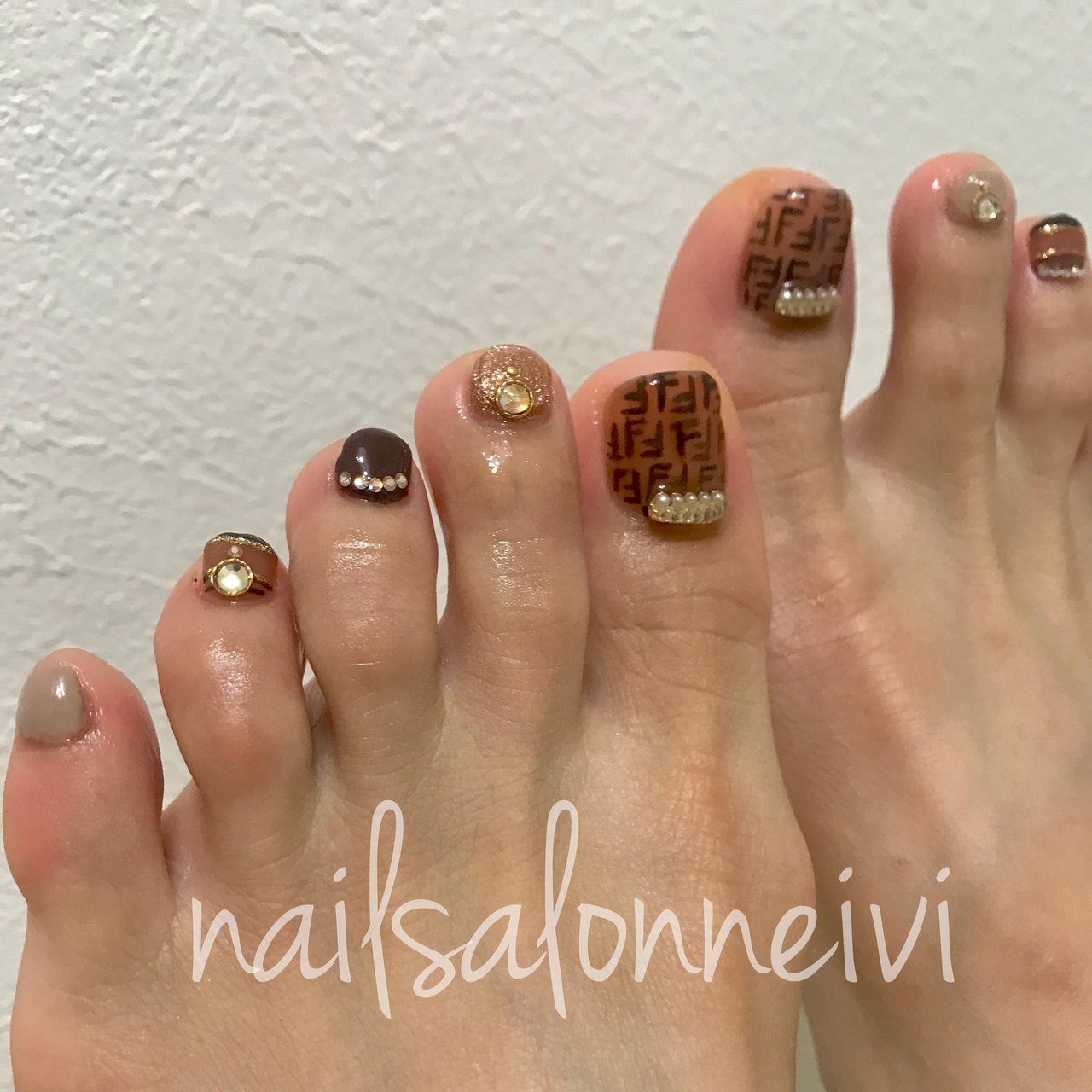 夏 秋 フット ベージュ ブラウン Nailsalon Neivi 三好智子のネイルデザイン No ネイルブック