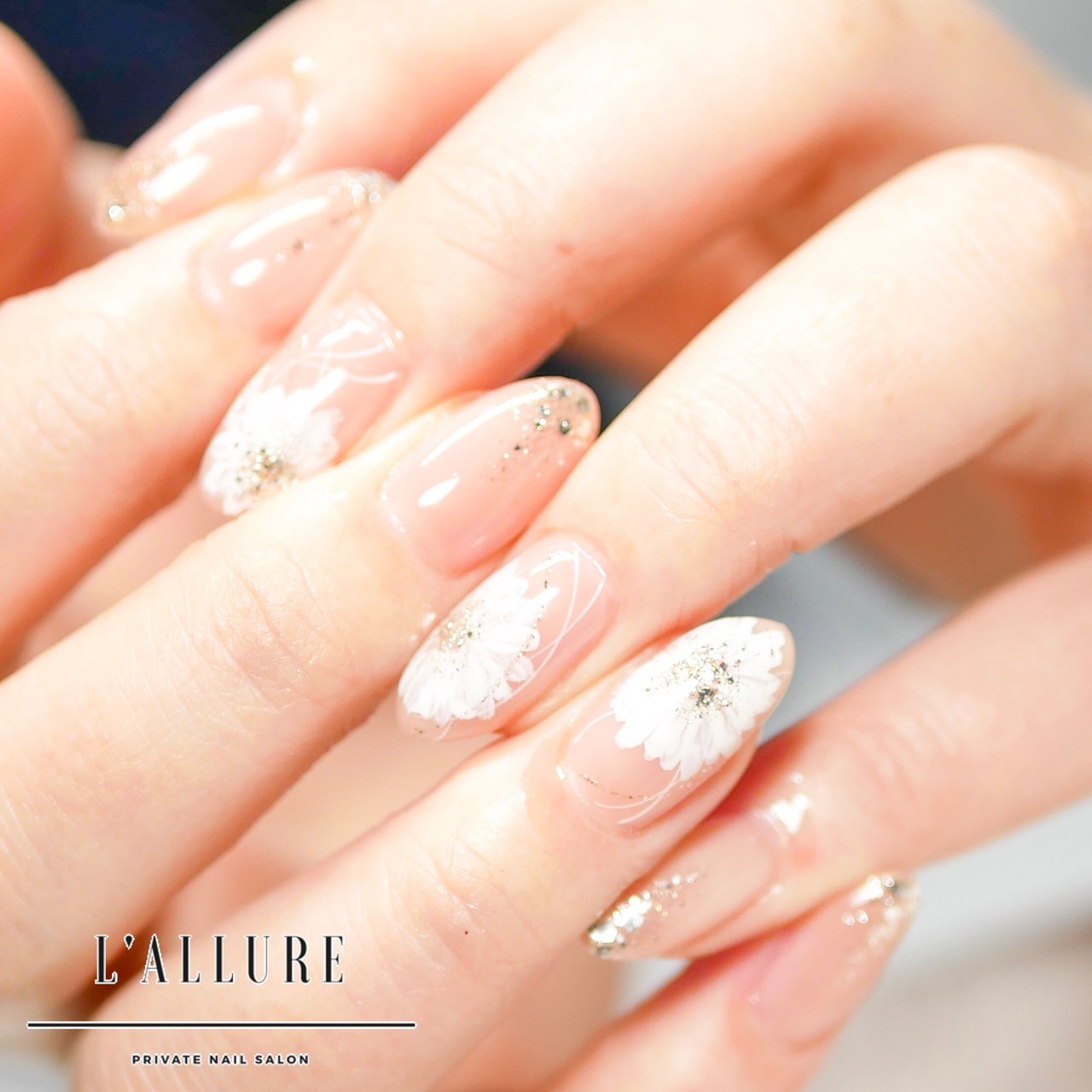 オールシーズン ラメ ワンカラー フラワー Nail Salon Lallure のネイルデザイン No ネイルブック