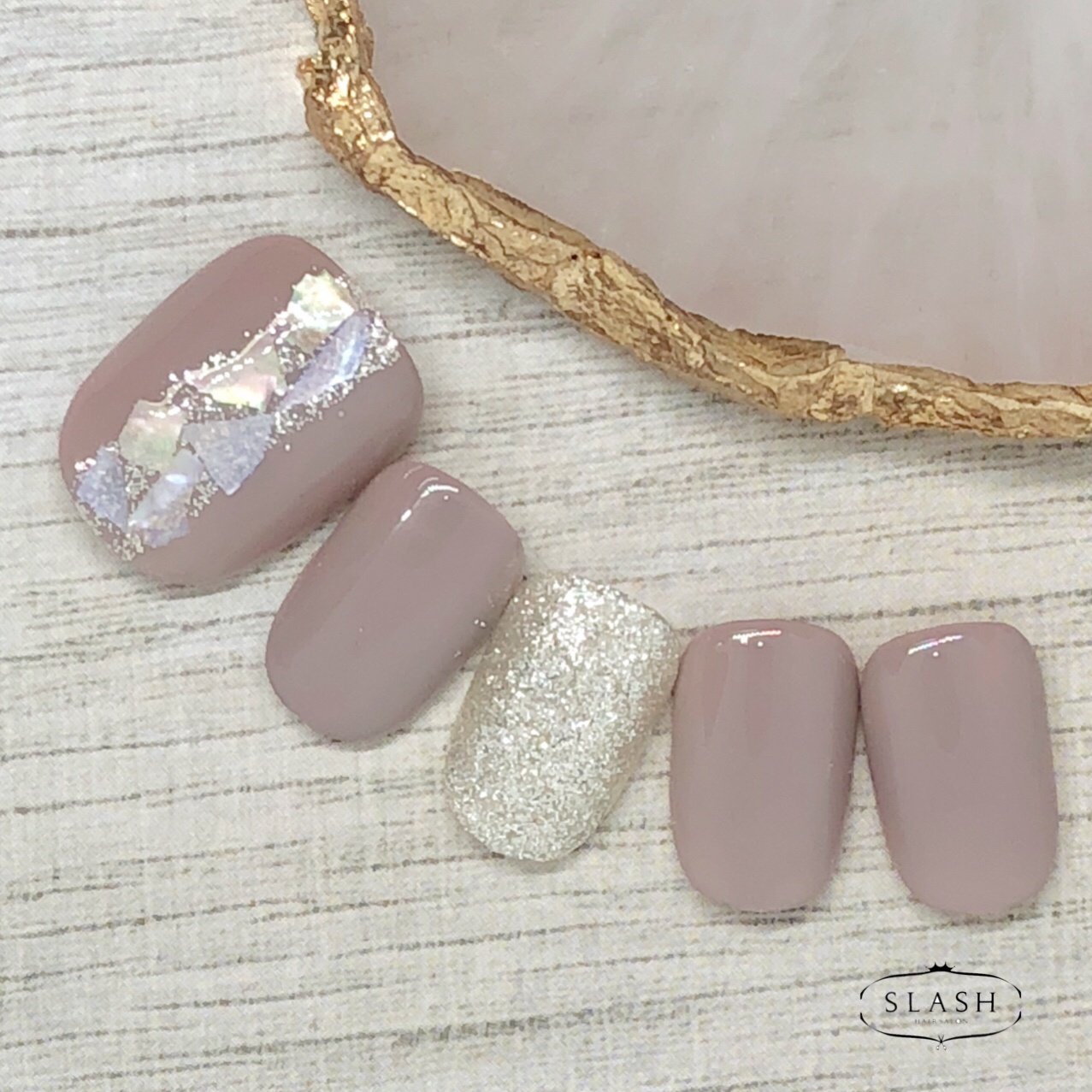 夏 オールシーズン フット ワンカラー グレージュ Slash Nail Tsukiyamaのネイルデザイン No ネイルブック