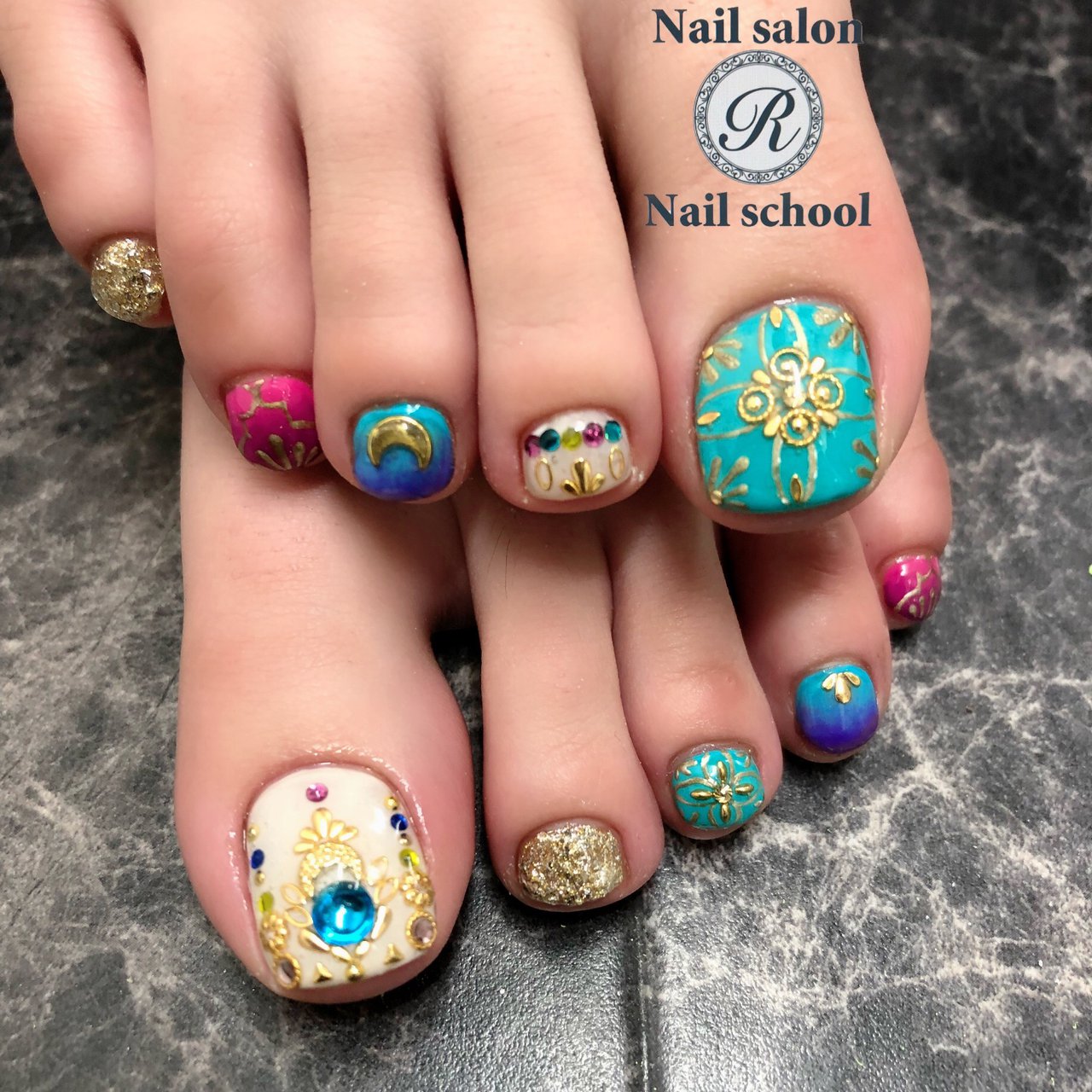 オールシーズン フット エスニック ショート ベージュ Nailsalon R大須賀真弓のネイルデザイン No ネイルブック