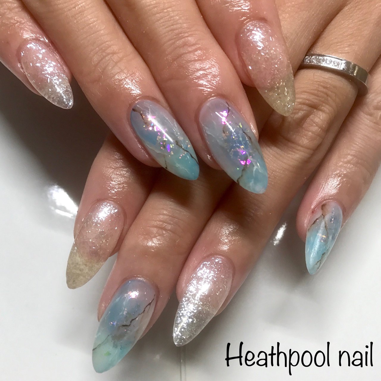 ハンド/ラメ/大理石/ホワイト/水色 - heathpoolnailのネイル
