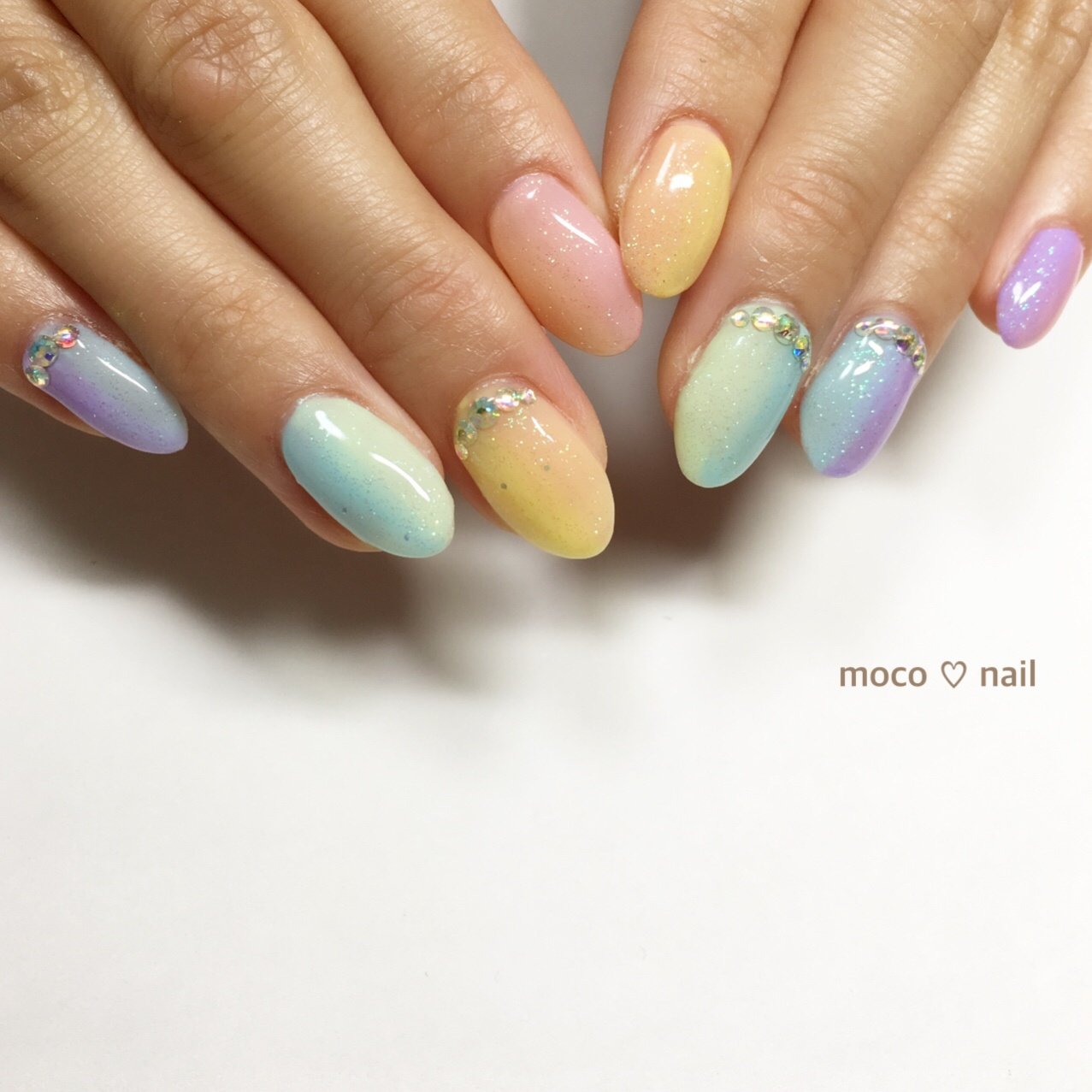 夏 オールシーズン ハンド グラデーション ラメ Moco Nailのネイルデザイン No 4489968 ネイルブック