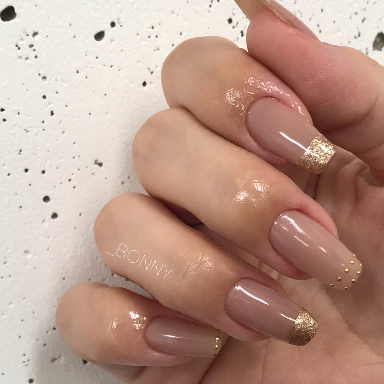 ハンド 変形フレンチ ラメ ベージュ ゴールド Private Nailsalon Bonnyのネイルデザイン No 4492350 ネイルブック