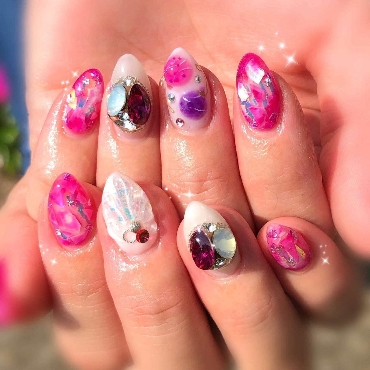 夏 ハンド ビジュー ホワイト ピンク Nail Sakiのネイルデザイン No ネイルブック