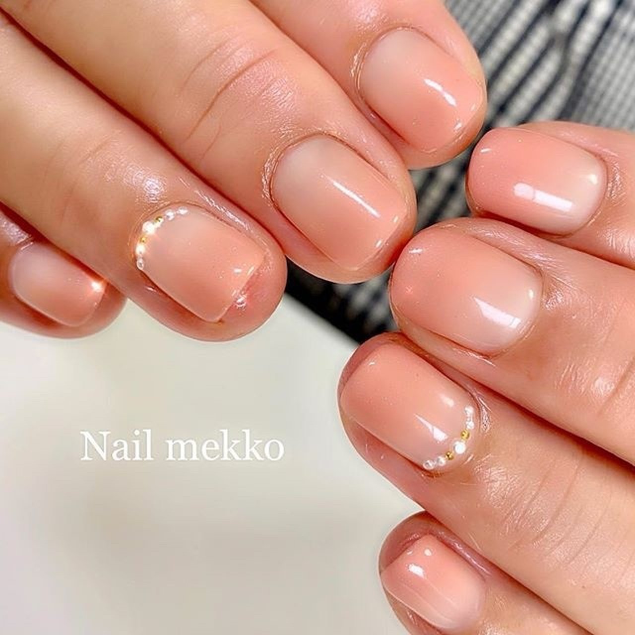 ハンド シンプル グラデーション パール ベージュ Nail Mekkoのネイルデザイン No ネイルブック