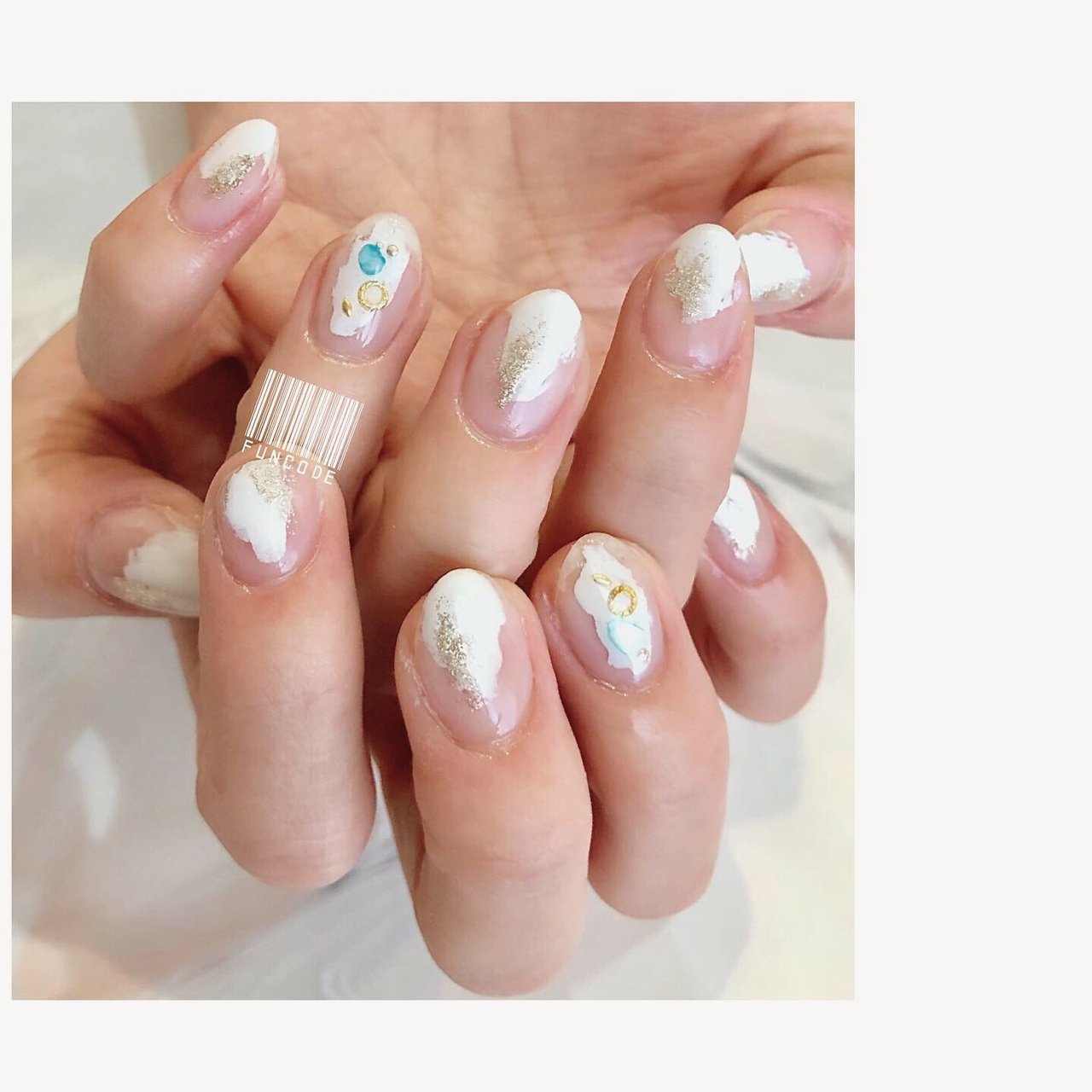 夏 ハンド ニュアンス ホワイト クリア 𝐧𝐚𝐢𝐥 𝐛𝐚𝐬𝐞 𝗙𝗨𝗡𝗖𝗢𝗗𝗘 ﾌｧﾝｺ ﾄﾞ のネイル デザイン No ネイルブック