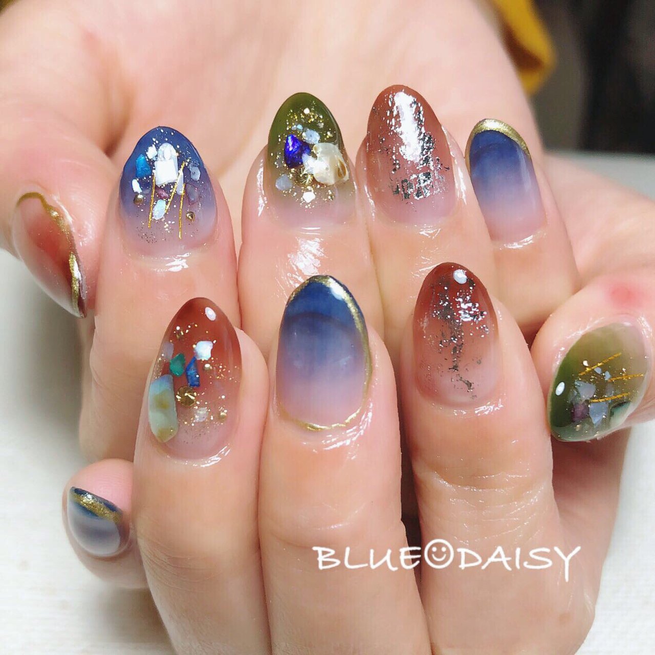 夏 オールシーズン グラデーション ラメ シェル Blue Daisyのネイルデザイン No ネイルブック
