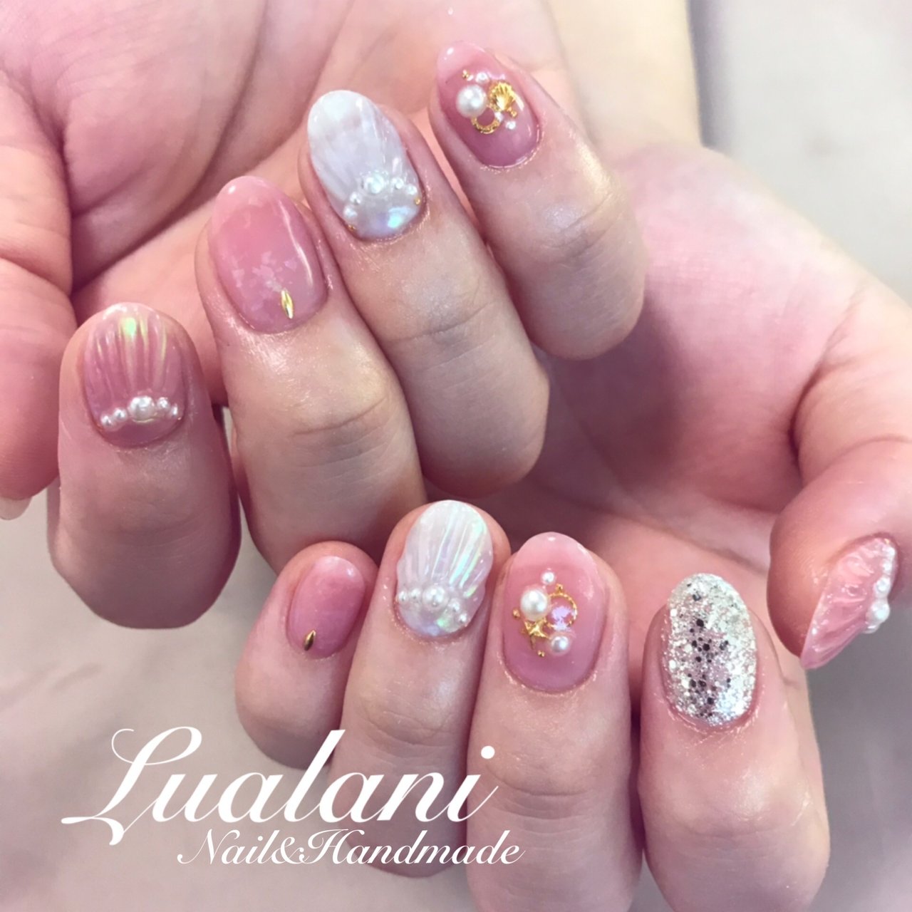 夏 ハンド ラメ 人魚の鱗 ミディアム Lualani Nailのネイルデザイン No ネイルブック