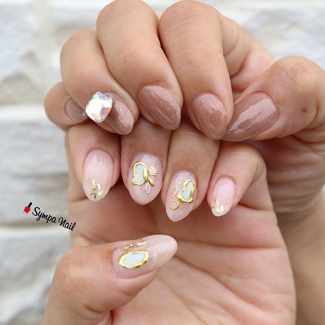 オールシーズン ハンド ビジュー ベージュ ブラウン Sympa Nailのネイルデザイン No ネイルブック