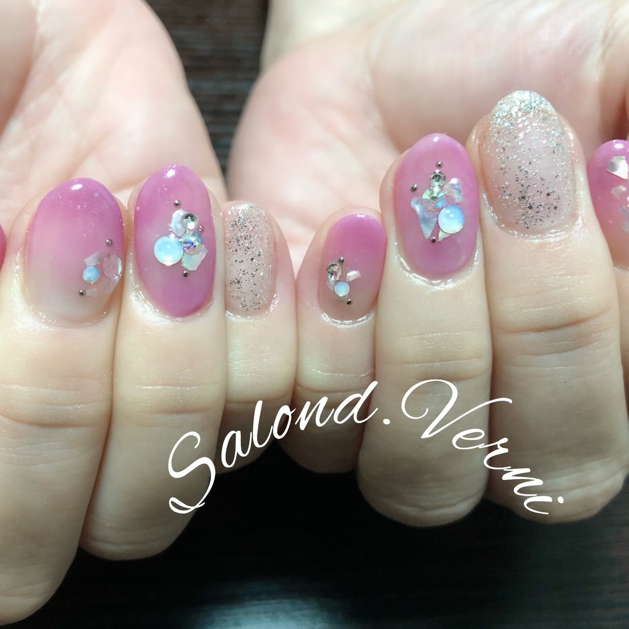 夏 ハンド グラデーション ショート ピンク サロンド ヴェルニのネイルデザイン No ネイルブック