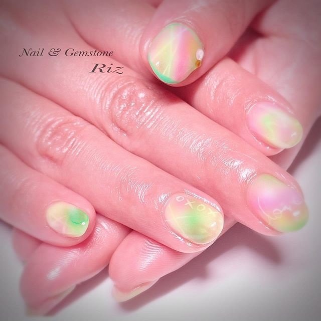 夏 ハンド ショート ネオンカラー ジェル Rizのネイルデザイン No ネイルブック