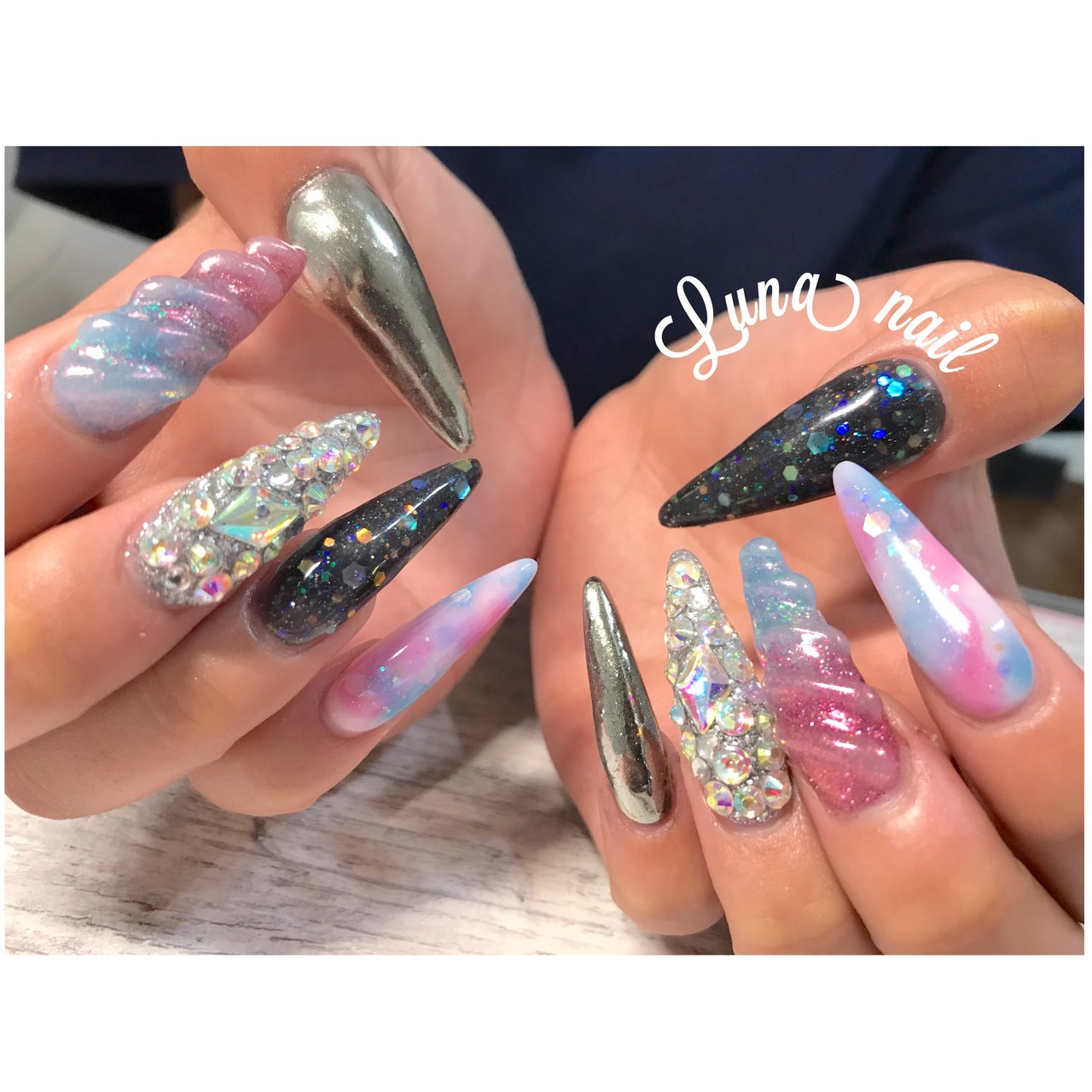 夏 ハンド ホログラム ラメ 人魚の鱗 Luna Nail Aiko のネイルデザイン No ネイルブック