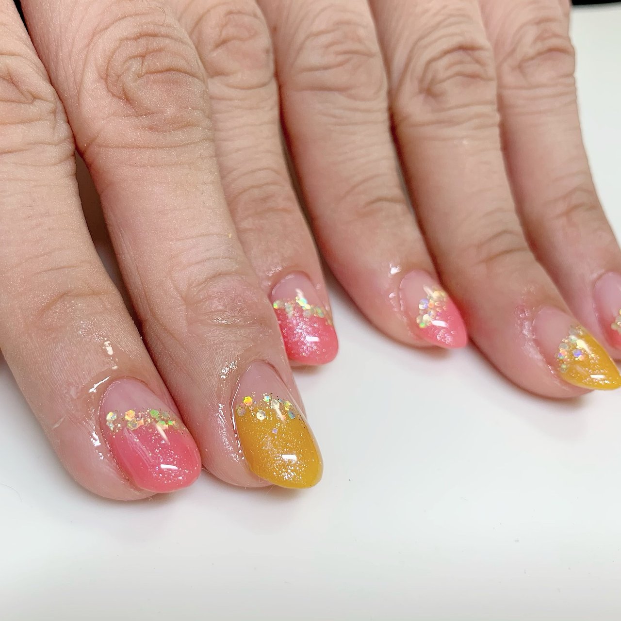 ハンド 変形フレンチ ピンク イエロー ジェル Nail Salon Rianのネイルデザイン No ネイルブック