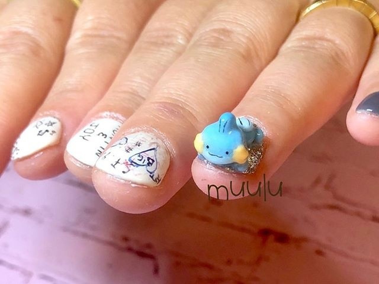 オールシーズン ハンド ワンカラー イニシャル キャラクター Nailsalon Muuluのネイルデザイン No ネイルブック