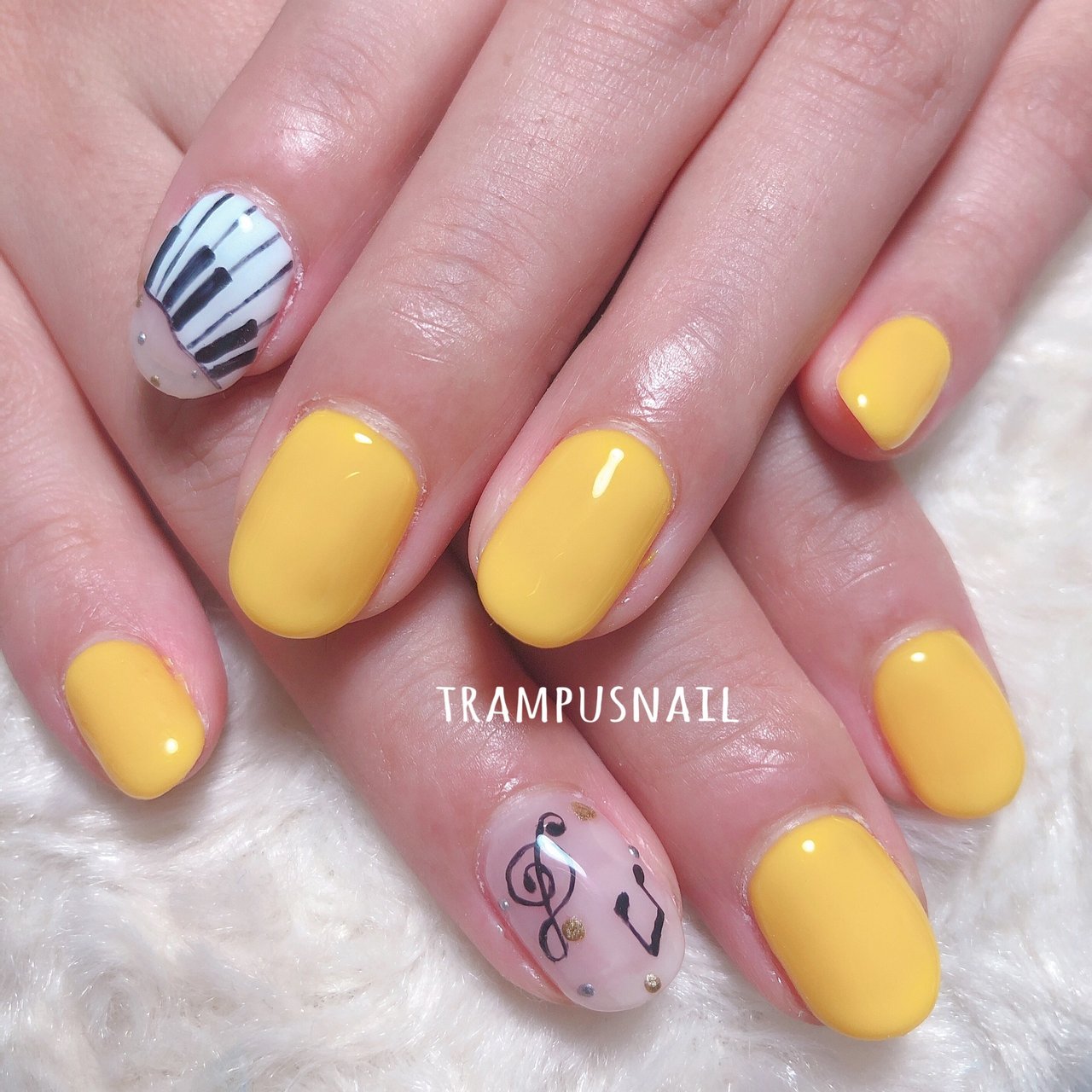 夏 ハンド ワンカラー ミディアム イエロー Trampusnailのネイルデザイン No ネイルブック