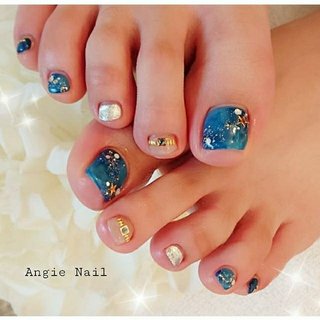 ・ ・
・
・
本日のお客様  M 様
・
いつも有難うございます♪
・
・
今季初めてのフットです～👣
夏ギリギリに滑りこんで下さいました👍💕
・
事前に送って下さいましたデザイン
・
・
夜空に輝く一番星🌟
・
・
綺麗～～～✨
・
・
一部カラーは秋仕様にチェンジして
今からの足元に
ピッタリな仕上がりになりました👍💕
・
 満喫して下さいませ～♪
・
・
次回は、9月末。
・
楽しみにしていますね🎵
・
・
・
・
・
#フットネイル#秋先取りネイル#夜空ネイル🌙⭐︎#夜空ネイル#秋仕様#綺麗#手描きネイルネイルデザイン#守口市大日ネイルサロンアンジーネイル#守口市ネイルサロン#大日ネイルサロン#angie_foot #夏 #秋 #海 #リゾート #フット #星 #タイダイ #ニュアンス #ギャラクシー #ネイビー #グレージュ #シルバー #ジェルネイル #お客様 #angienail #ネイルブック