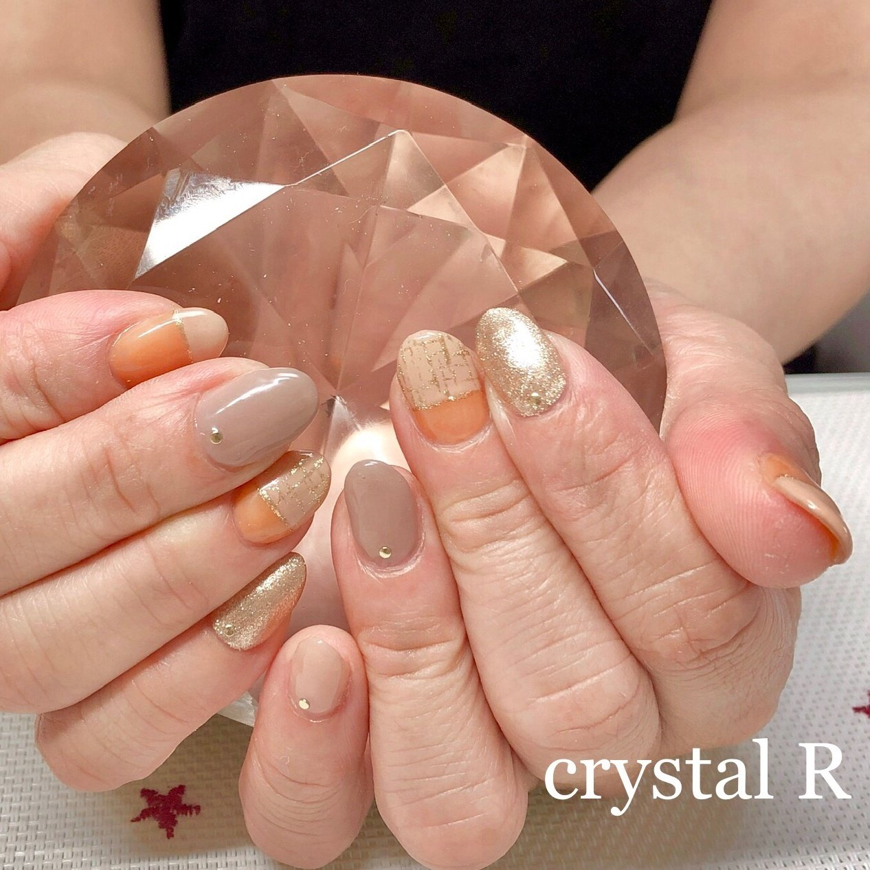 秋 オールシーズン リゾート オフィス ハンド Crystal R Nail Salon のネイルデザイン No ネイル ブック