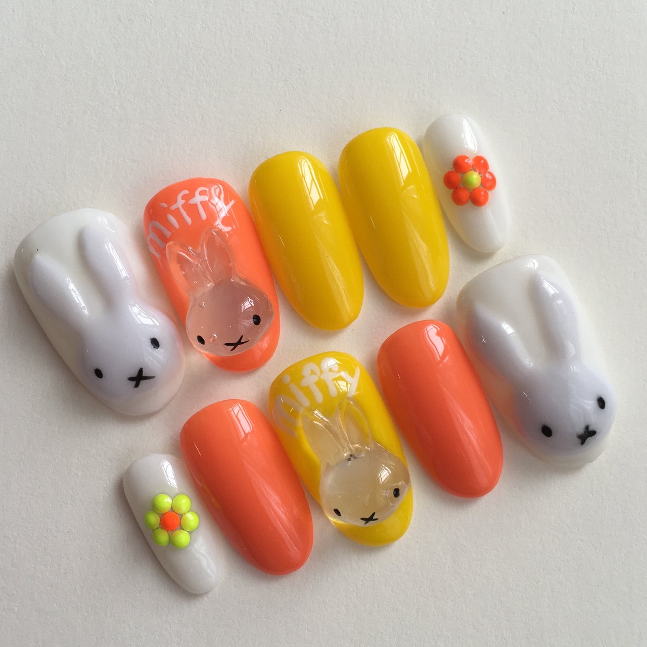 オールシーズン ハンド キャラクター ミディアム ホワイト Love Nail Peachのネイルデザイン No ネイルブック